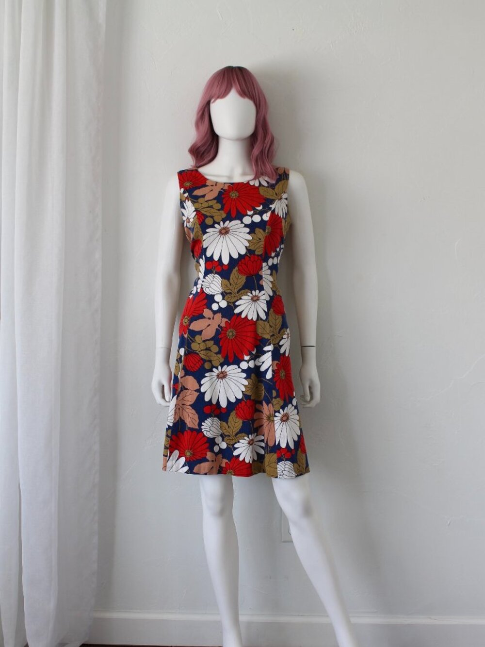 Vintage 1960s/70s Mod Floral Shift Dress – Bold Daisy Print in Red, White & Blue